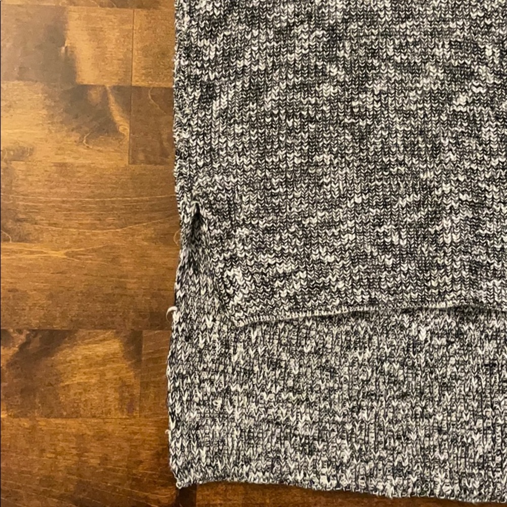 Express Cross-back Sweater - Picture 4 of 4